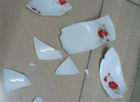打碎杯子 预兆